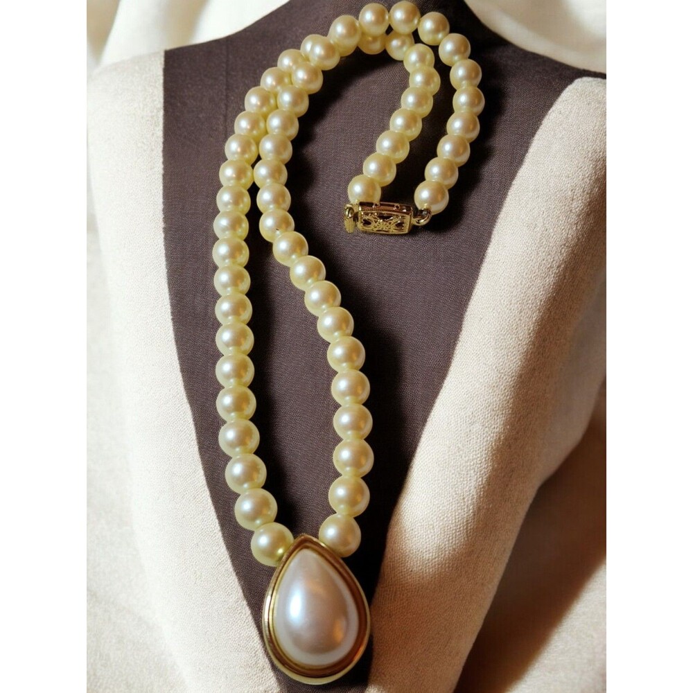 Vintage Monet Faux Pearl Necklace Teardrop Pendant Gold Tone 20" Signed